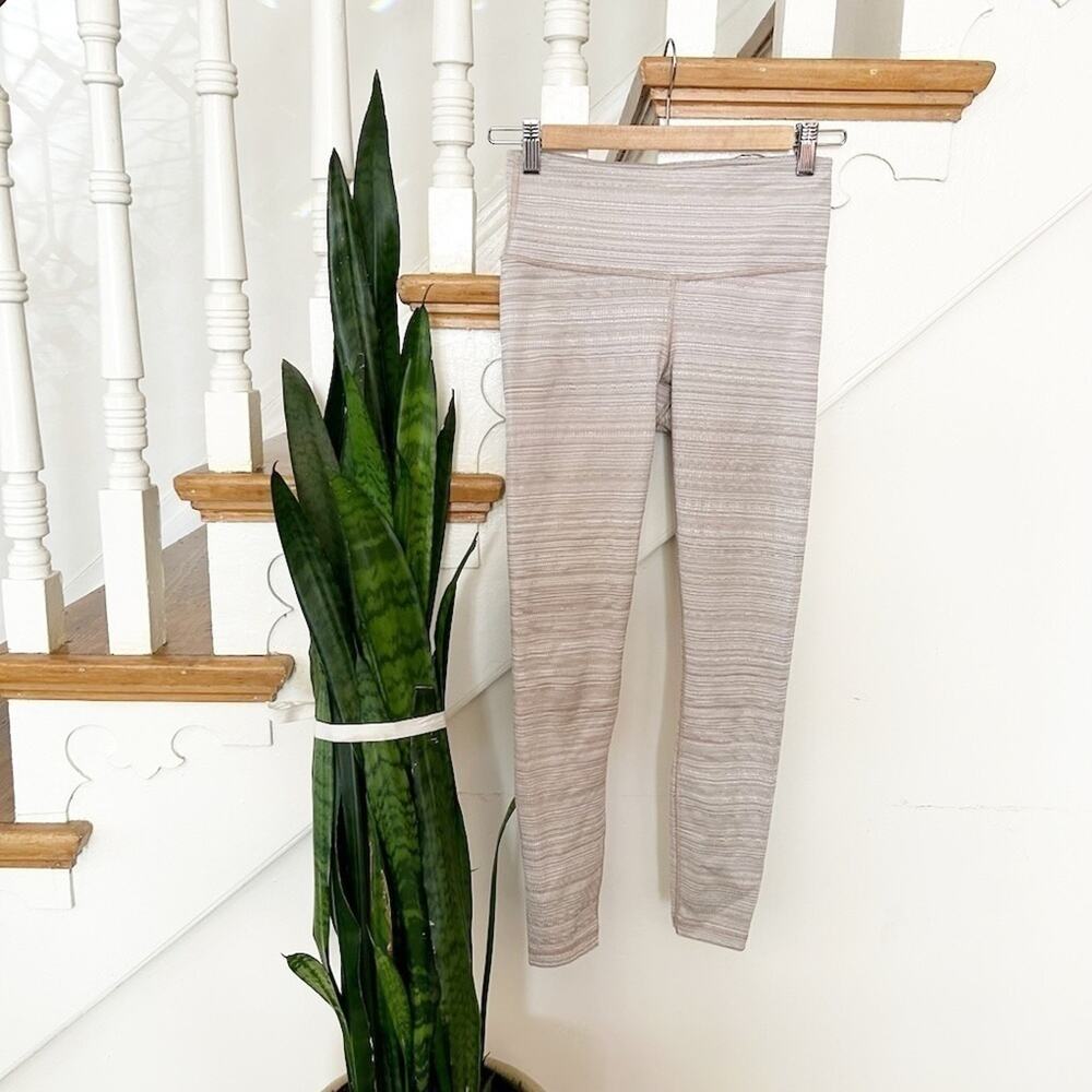 Athleta High Rise Jacquard Chaturanga 7/8 Tight Leggings in Quail Size X-Small